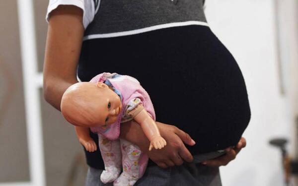 Imputan y remiten a la cárcel a hombre que abusó y embarazó a su hija menor - Unicanal