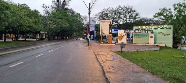 Intensa lluvia se registra desde tempranas horas de este miércoles en la capital de Misiones - Nacionales - ABC Color