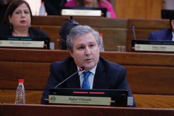 Primero dijo que actuación de Buzarquis fue nefasta; ahora quiere evitar que se lo expulse - ADN Digital