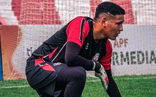 Versus / Colegiales acuerda la venta de su joven arquero a uno de los gigantes del fútbol mexicano