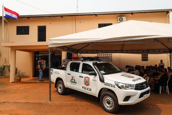 Entregan patrulleras a comisarías de la zona Sur del Alto Paraná - La Clave