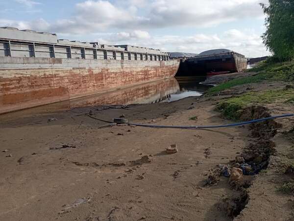 Crisis por sequía: casi 1.000 trabajadores de barcos fueron despedidos o suspendidos sin sueldo - Nacionales - ABC Color