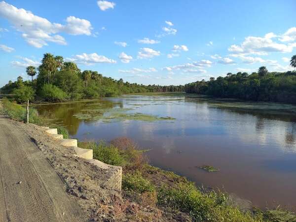 Pobladores de Fortín Florida piden la urgente destrucción de represa construida por una empresa ganadera - Noticias del Chaco - ABC Color