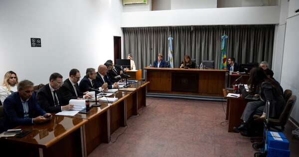 La Nación / Inicia en Argentina el juicio por la muerte de Diego Maradona