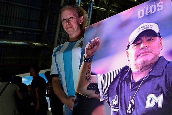 Versus / Inicia el primer juicio por muerte de Maradona con audiencia preliminar en Argentina