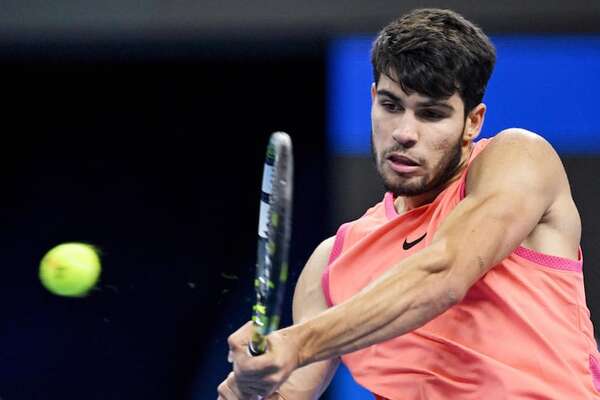 Alcaraz destrona a Sinner en Pekín y se lleva el 16º título de su carrera - Tenis - ABC Color