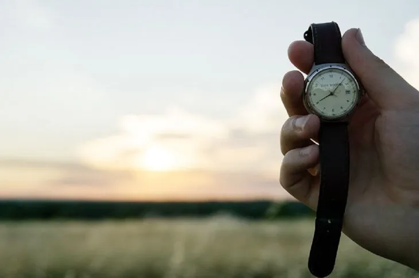 Cambio de hora definitivo retrasaría amaneceres en invierno - Noticiero Paraguay