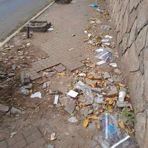 Vereda destrozada y con basura en Asunción - Crónicas Ciudadanas - ABC Color