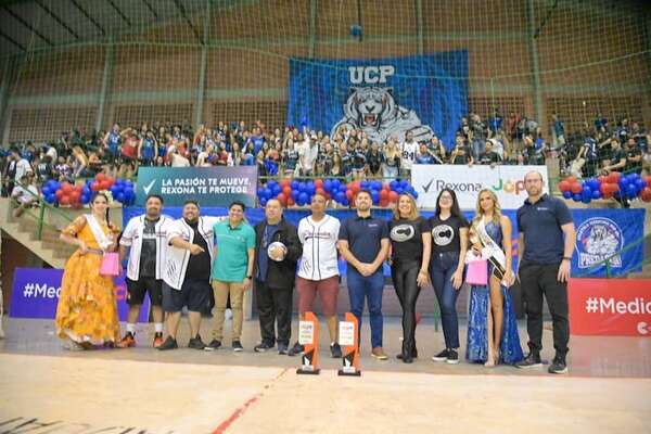 Desarrollo pleno de la fiesta universitaria - Polideportivo - ABC Color