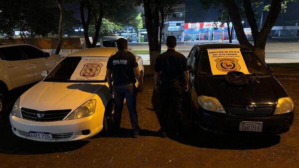 Delincuentes abandonan dos vehículos tras hurto y persecución policial
