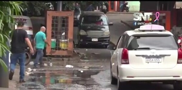 Cloaca a cielo abierto en el Centro de Ciudad del Este - SNT