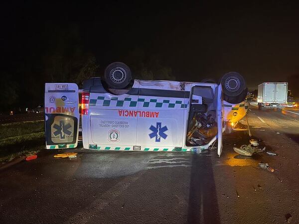 Choque de ambulancia contra motocicleta deja dos muertos en J. M. Frutos - Nacionales - ABC Color