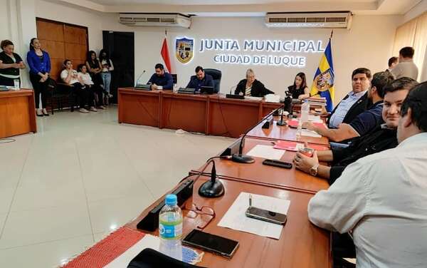 Autorizan “bicicleteo” para pagar salarios en Luque - Política - ABC Color