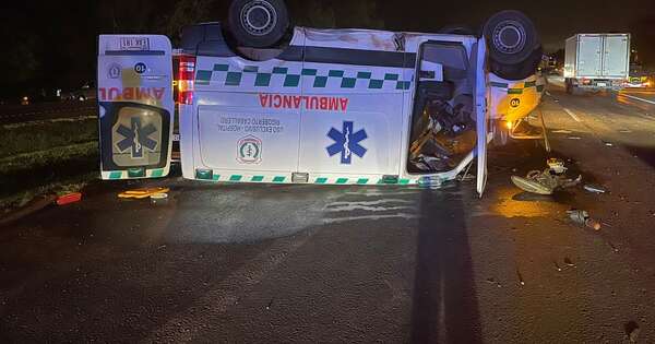 Diario HOY | Mueren dos hermanos en moto atropellados por ambulancia policial
