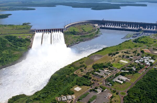 Itaipu reporta que su central hidroeléctrica opera con normalidad a pesar de la crisis hidrológica - .::Agencia IP::.