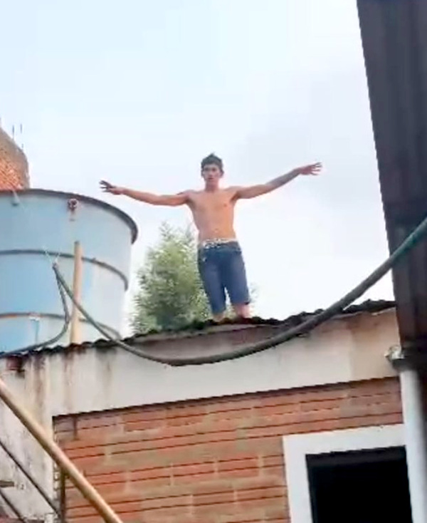 Capturan a joven que golpeó a su madre y causó destrozos en su casa - La Clave