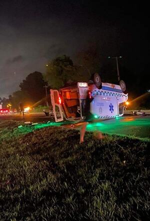 Choque entre ambulancia y motocicleta deja dos hermanos fallecidos - trece