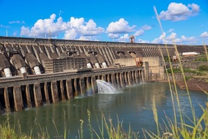 La Central Hidroeléctrica ITAIPU opera con normalidad a pesar de la crisis hidrológica