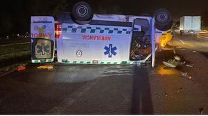 MUEREN DOS HERMANOS EN MOTO ATROPELLADOS POR AMBULANCIA POLICIAL - Itapúa Noticias