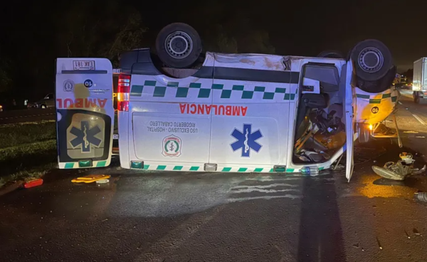 Caaguazú: Choque entre ambulancia y motocicleta deja dos muertos