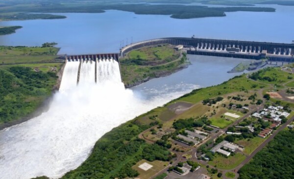 Hidroeléctrica de Itaipu opera con normalidad pese a bajante del río