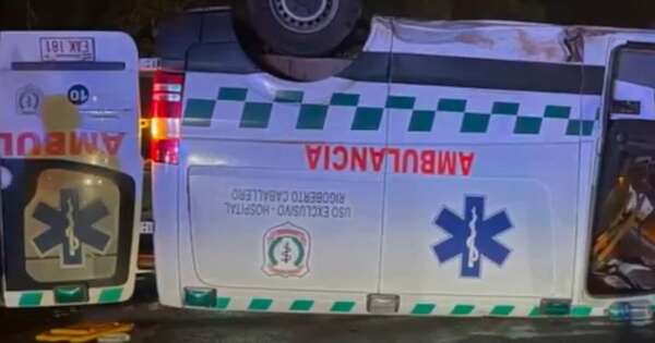 La Nación / Caaguazú: ambulancia choca contra una moto y deja dos hermanos fallecidos