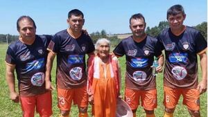 Abuela fue reconocida por su club como la hincha más fiel