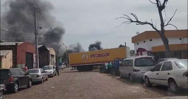 Diario HOY | Se incendia fábrica de pollos en Capiatá y la humareda es inmensa