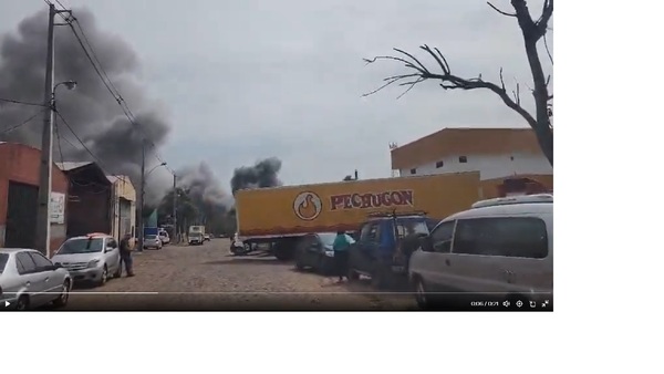 Incendio en fábrica de pollos de Capiatá