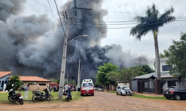 Incendio de gran magnitud en planta avícola de Pechugón en Capiatá - OviedoPress