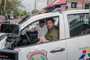 Entrega de patrulleras es muestra del compromiso del Gobierno con la seguridad a todos los paraguayos, afirma vicepresidente - .::Agencia IP::.