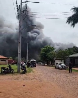 Reportan incendio de gran magnitud en Capiatá - Unicanal