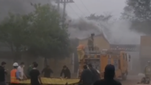 Reportan incendio de gran magnitud en planta de Pechugón de Capiatá