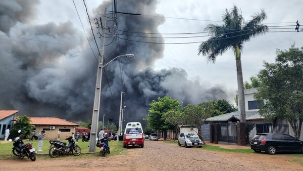 Incendio en planta de Pechugón en Capiatá