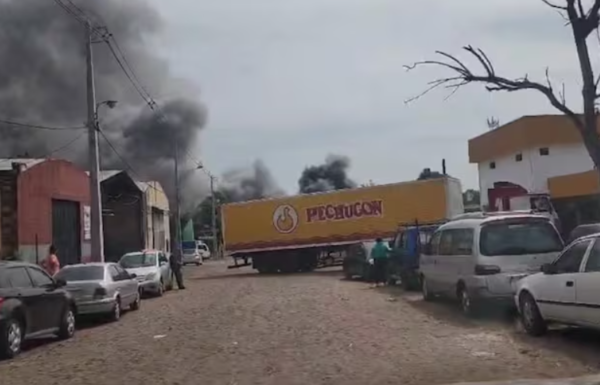 Capiatá: Incendio de gran magnitud en fábrica de pollos