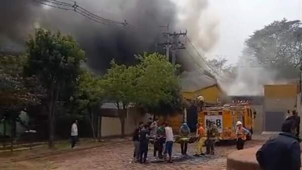 ¡Reportan dos hospitalizados por incendio en Capiatá!
