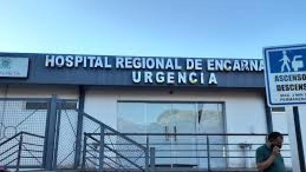 Fue a consultar por dolor de garganta y ahora está intubada