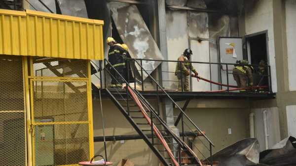 Empresa afectada por incendio asegura que ningún trabajador resultó herido
