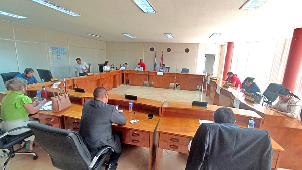 En Hernandarias, los concejales solo sesionaron media hora y se fueron - La Clave