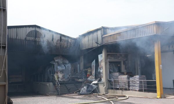 Controlaron incendio en Pechugón de Capiatá tras arduo trabajo de Bomberos