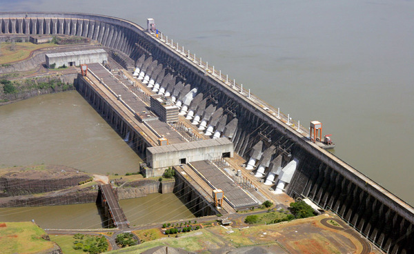 La Central Hidroeléctrica Itaipu opera con normalidad a pesar de la crisis hidrológica - La Clave