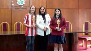 Entregan premios a niños y jóvenes que participaron en las clasificatorias de las Olimpiadas Matemáticas 2024  - Nacionales - ABC Color