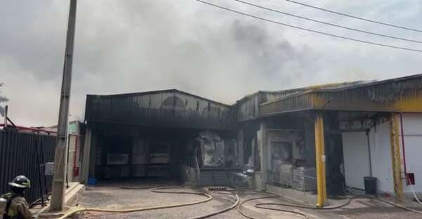 Pechugón revela posible causa del incendio de su planta avícola de Capiatá - Nacionales - ABC Color