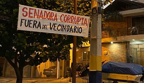 Escrachan a la senadora Zenaida Delgado frente a su residencia en barrio cerrado - OviedoPress