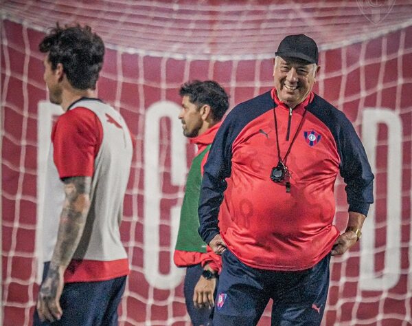 Carlos Jara Saguier y el desafío de levantar al "golpeado" plantel cerrista · Radio Monumental 1080 AM