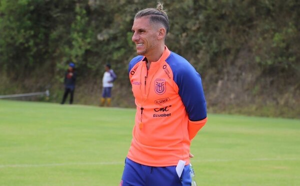 Versus / El DT de Ecuador respeta a la Albirroja y elogia a Gustavo Alfaro