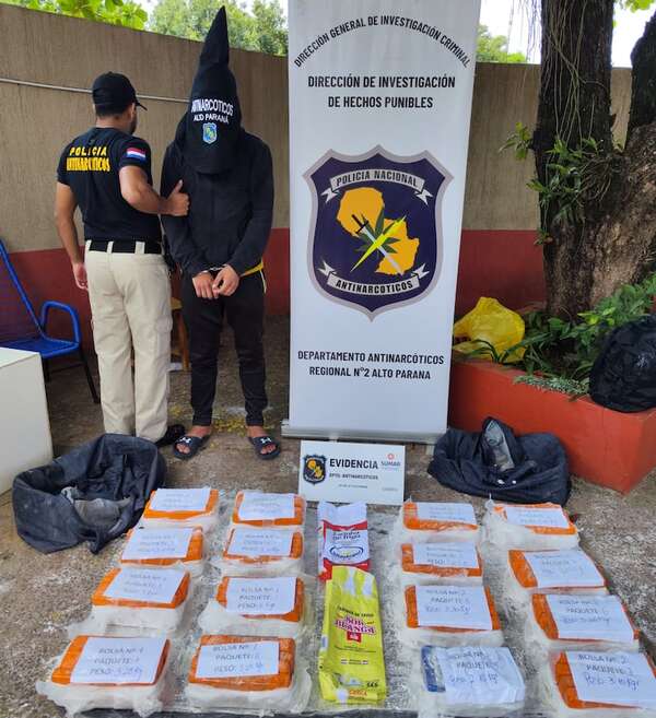 CDE: aprehenden a un joven con casi 50 kilogramos de marihuana en terminal de buses   - ABC en el Este - ABC Color
