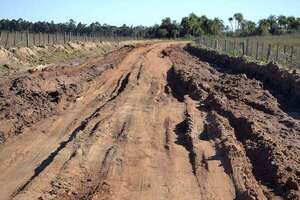 Vea las carreteras que asfaltará el MOPC en tres departamentos “clave” - Economía - ABC Color