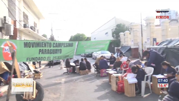 Debido a desidia estatal, hijos de campesinos siguen dando clases frente al Indert