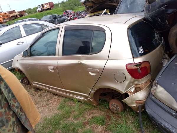 Denuncia que “carnearon” su automóvil en el corralón municipal de Encarnación - Nacionales - ABC Color